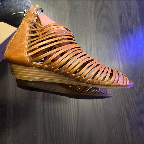 Enzo Angialini leather straps sandals,size 8.5,summer/spring fashion,small wedge - Picture 11 of 12